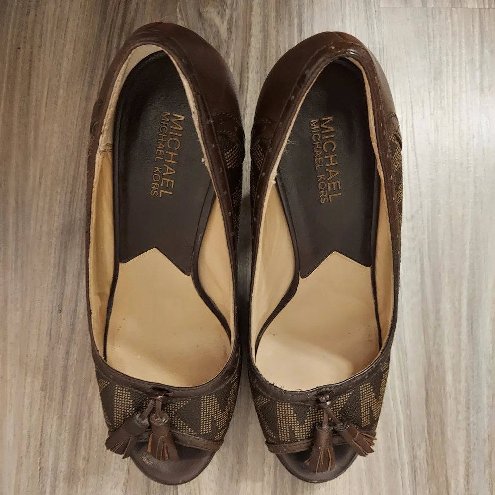 Michael kors monogrammed peep toe tassle heels